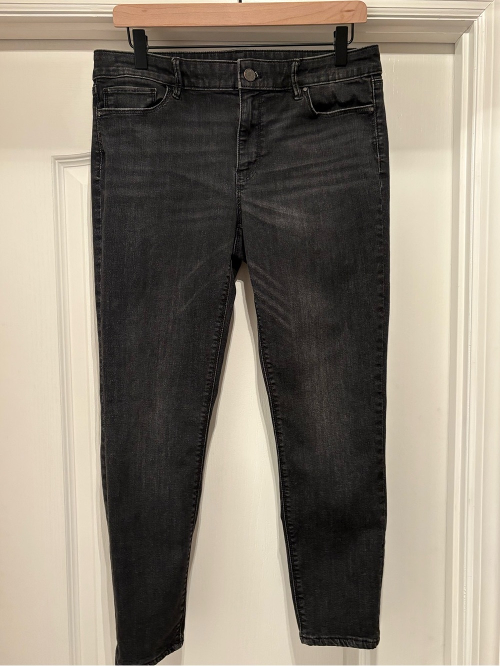 Women’s White House Black Market classic rise Skinny Ankle jeans size 10